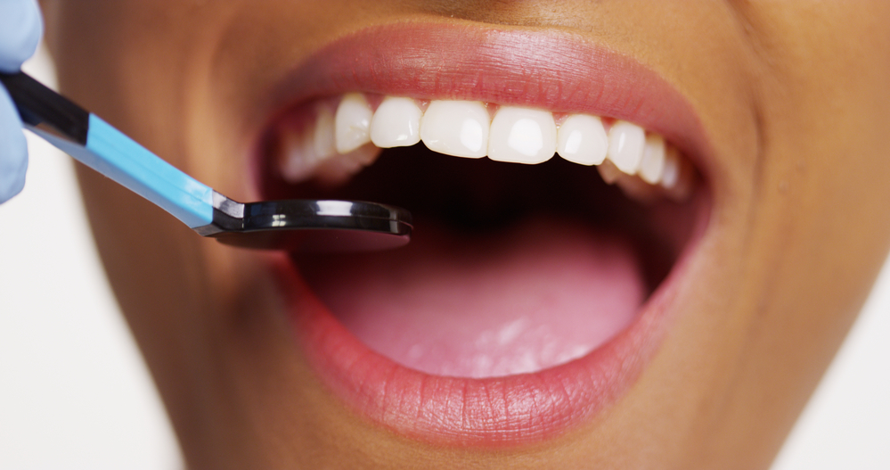 Całościowe leczenie dentystyczne – odkryj ścieżkę do zdrowych i pięknego uśmiechów.