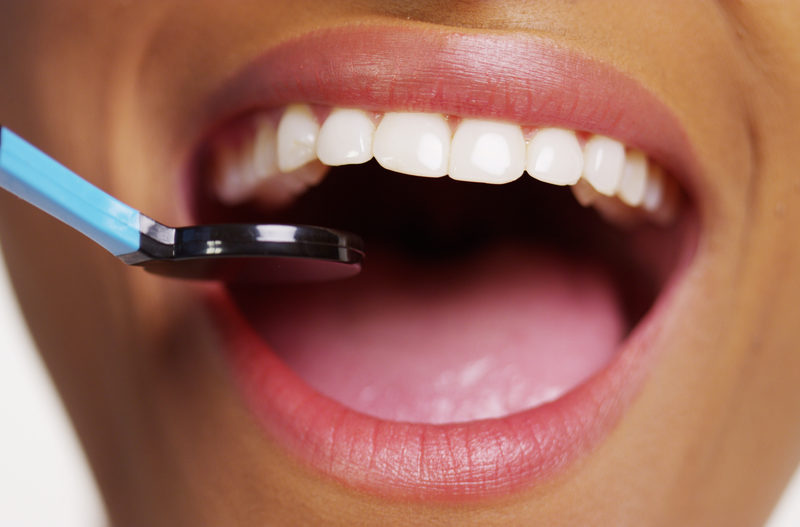 Całościowe leczenie dentystyczne – odkryj ścieżkę do zdrowych i pięknego uśmiechów.