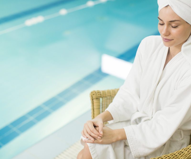 W jaki sposób efektywnie odpocząć w ośrodku wellness i basenie? Instrukcja dla osób poszukujących pełnego relaksu